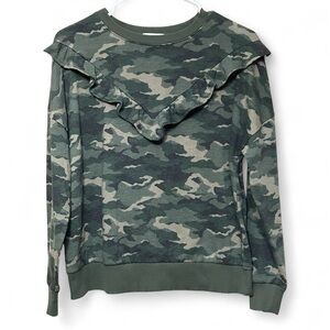 Nine West Camo Ruffle Sweatshirt EUC
P2P-21 1/2” has stretch. No piling